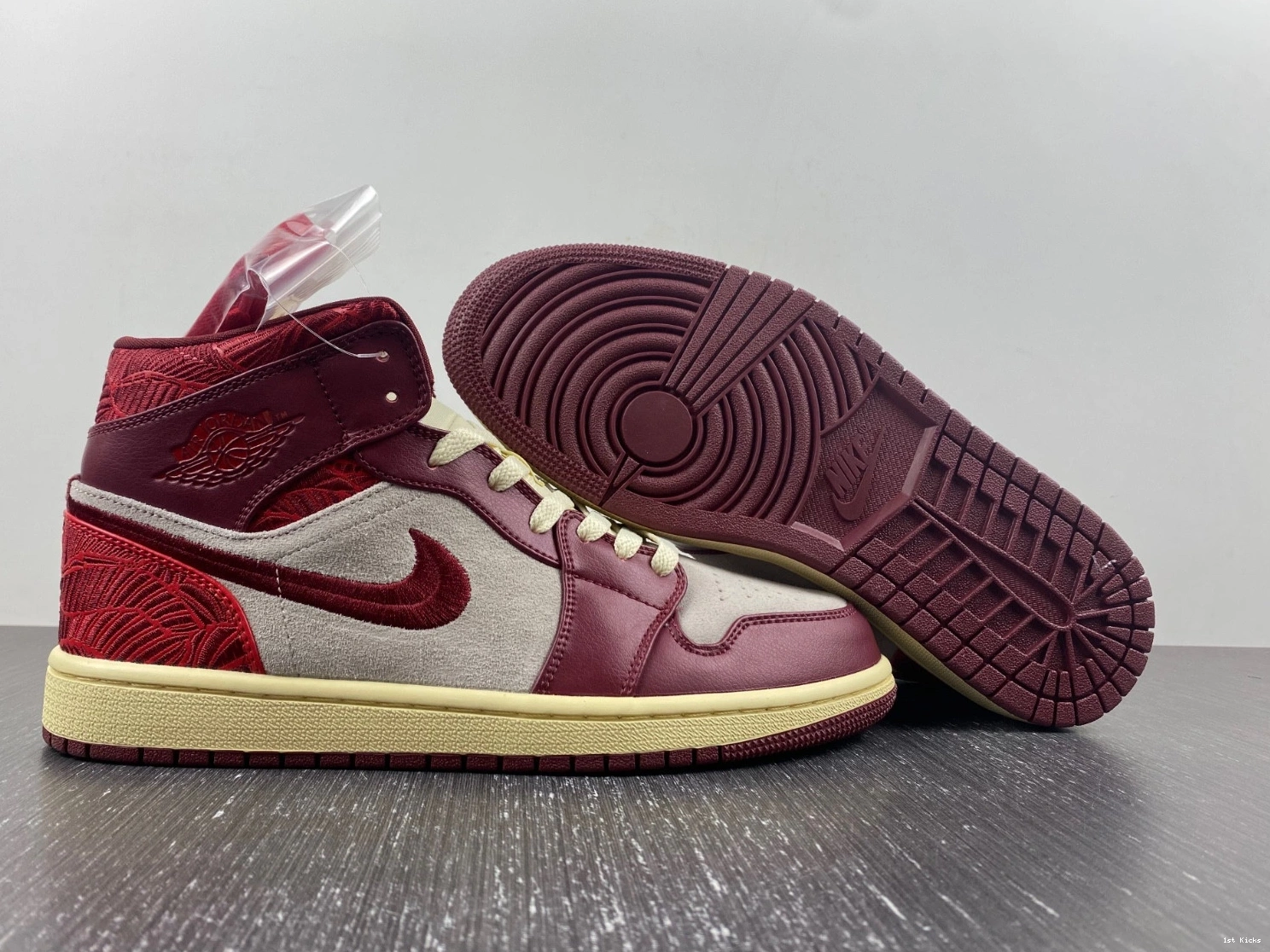 Jordan DZ2820-601 Leaf